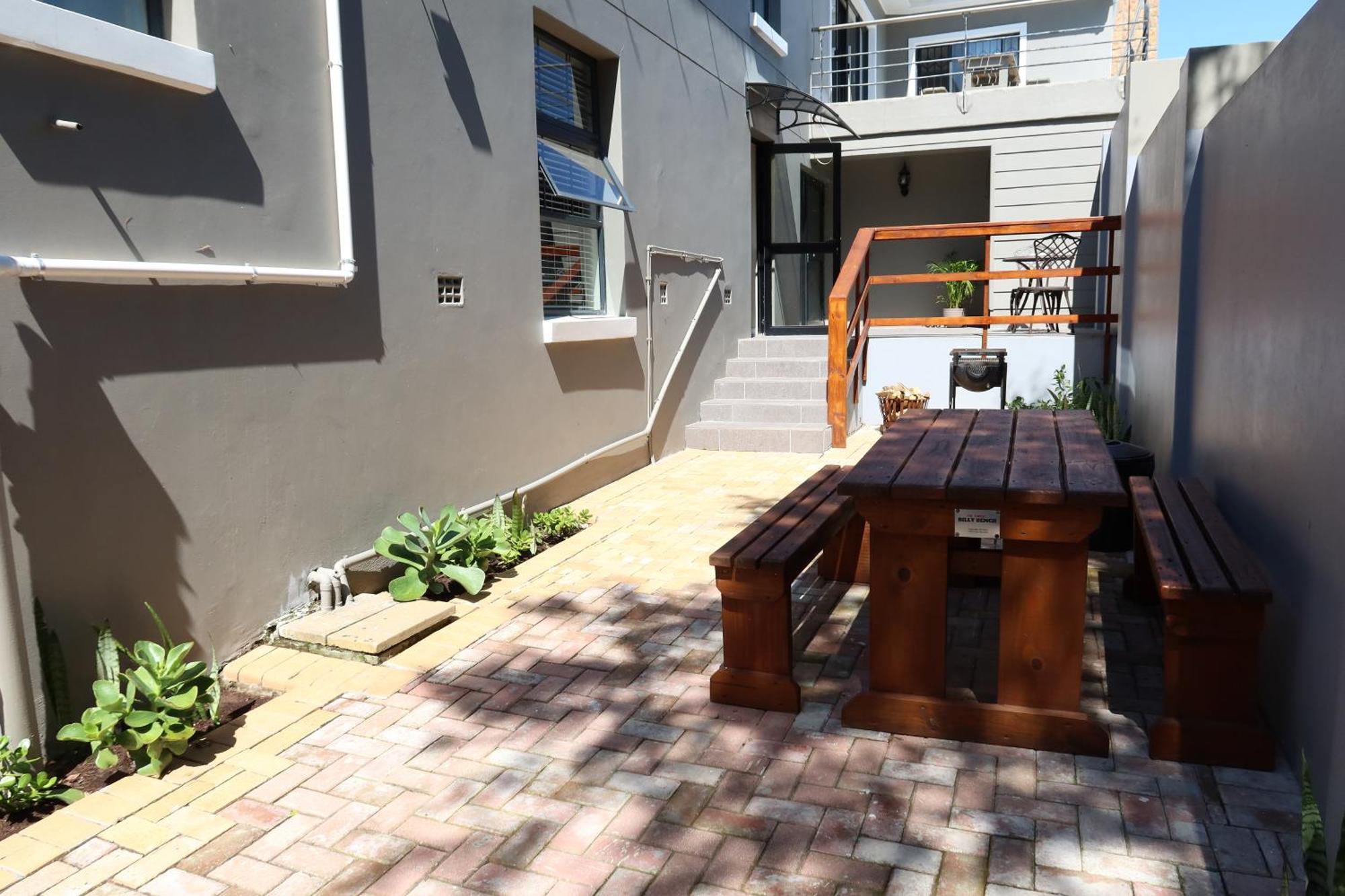 Weaver Lane Country Escape - The Bandit Porcupine Apartment Port Elizabeth