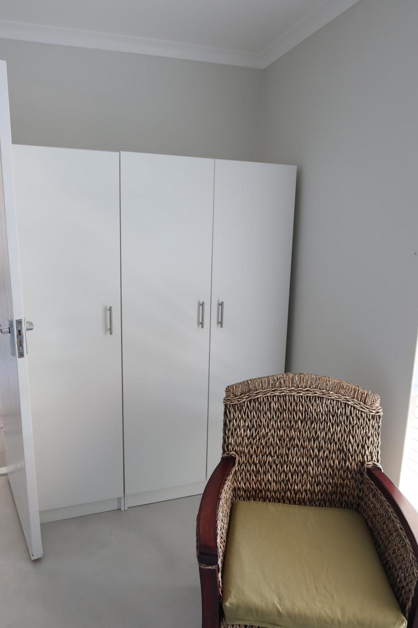 Apartment Weaver Lane Country Escape - The Bandit Porcupine Port Elizabeth
