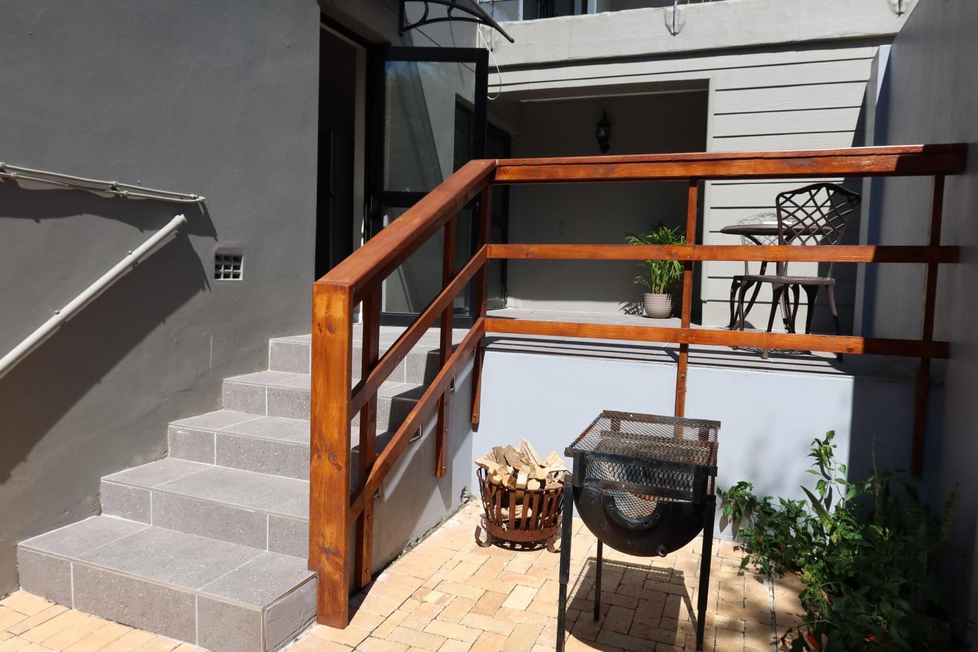 Weaver Lane Country Escape - The Bandit Porcupine Port Elizabeth